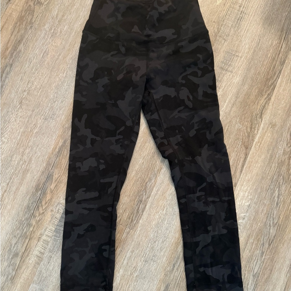 Lululemon camp capri leggings. Black camo print. High waisted